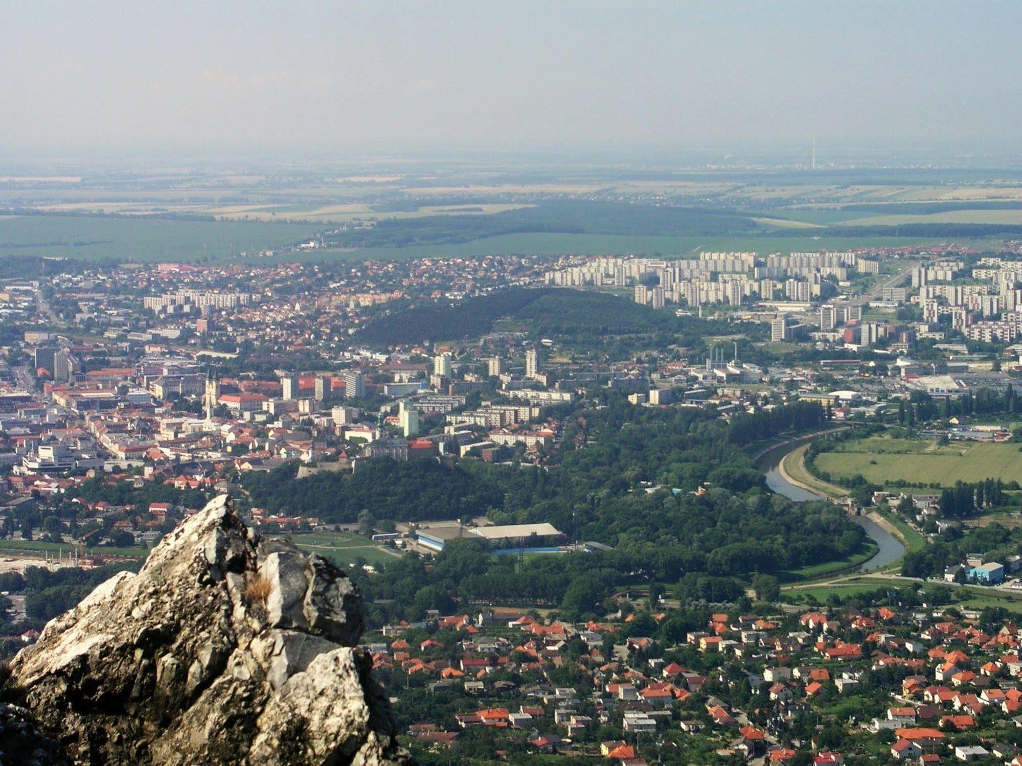 Fukas Apartments Nitra Exteriér fotografie